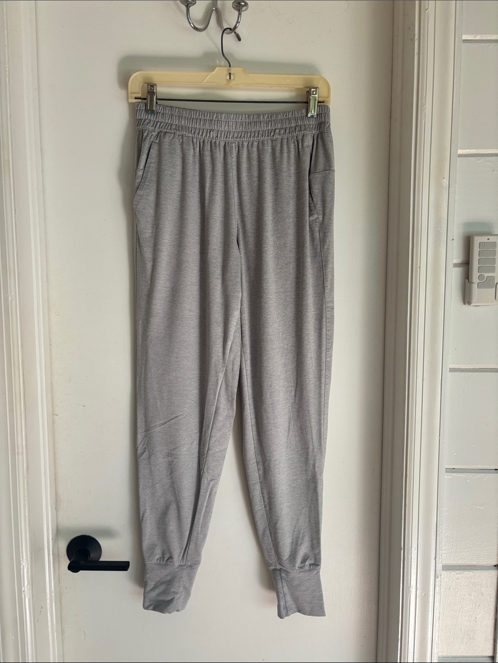 Brooks Women's Luxe Light Gray Jogger Track Pants sz medium